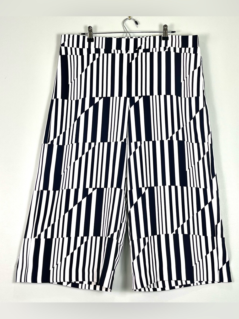 NWT Chico's Black White Striped Cropped Wide-Leg Pants Chico Size 3 = (X-Large)